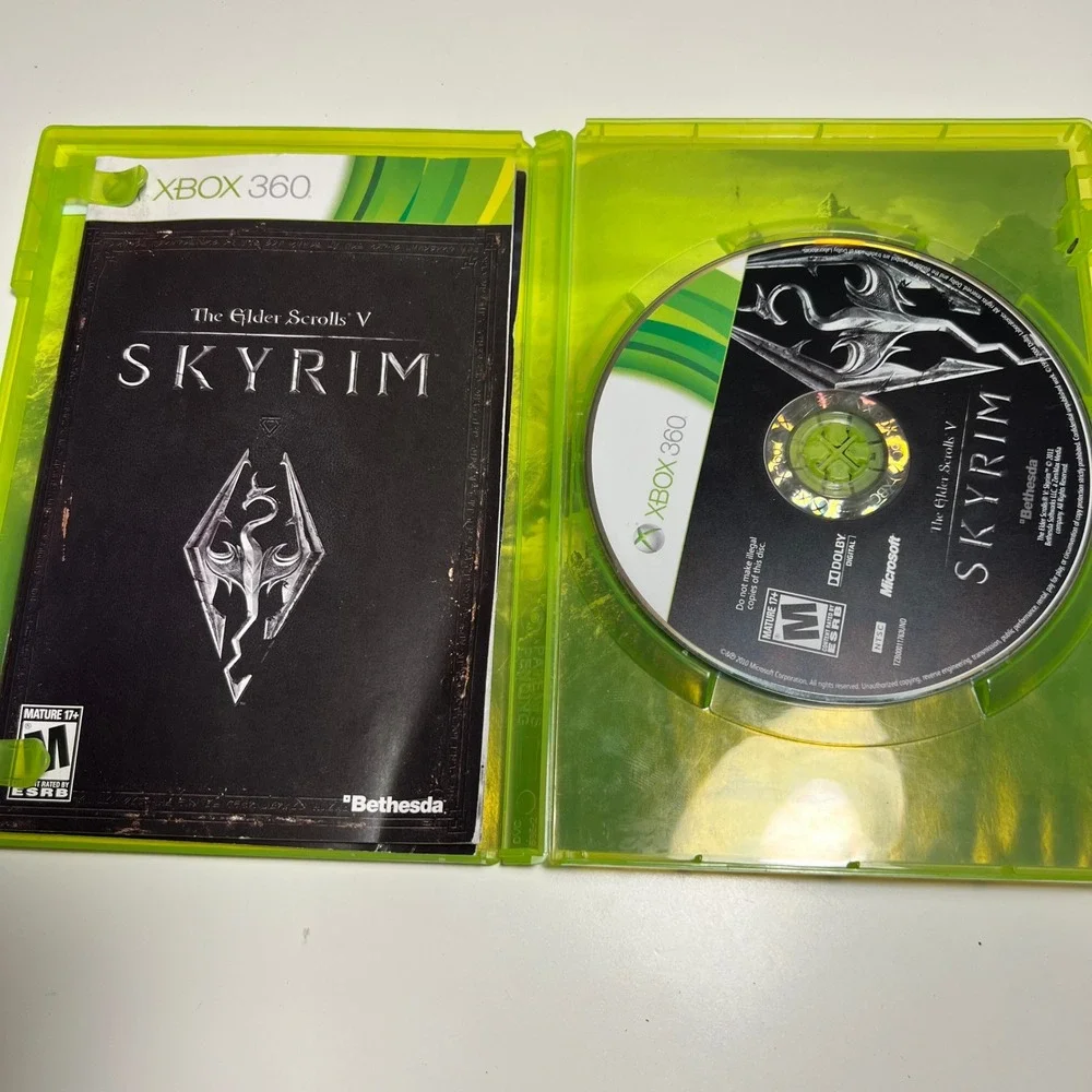 Bethesda Xbox 360 Video Game The Elder Scrolls V Skyrim Black Fantasy RPG 2011
